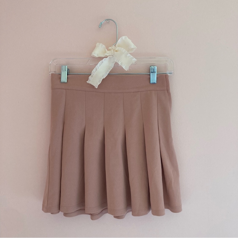 Francesca’s pink mini skirt